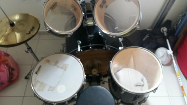 Vendo Bateria completa - Foto 2