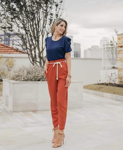 Calça com cinto