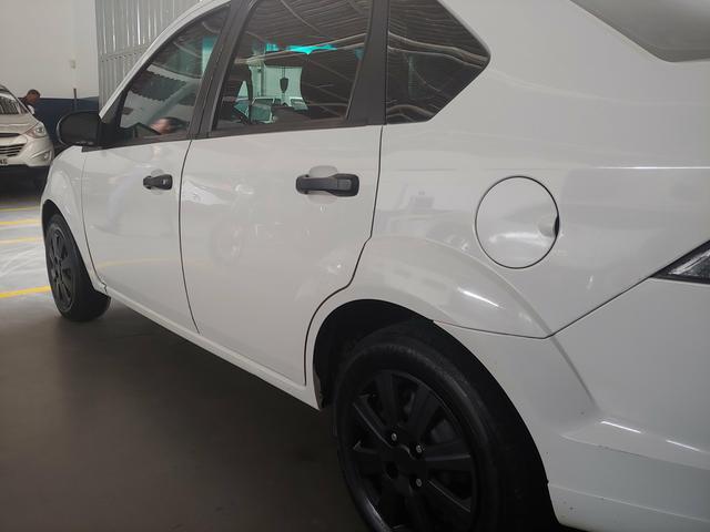 Fiesta sedan - Foto 4