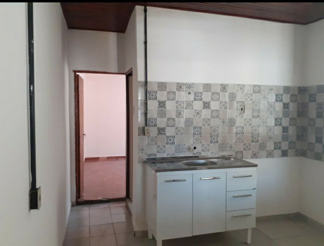 Aluga-se 1 casa no bairro Vitória régia 2 - Foto 2