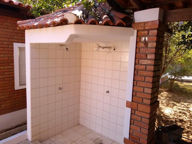 Chalé 4 dormitórios sendo 2suites, piscinas, ótimo condomínio - Foto 2