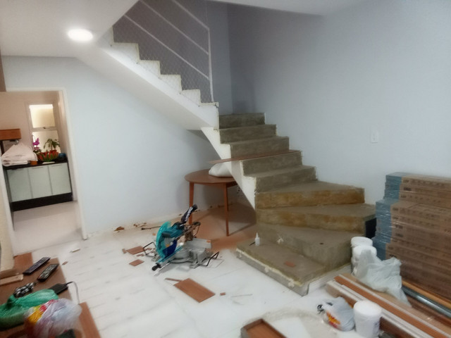 Faço colocação de piso laminado, vinílico, rodapés R$15,00 - Foto 2