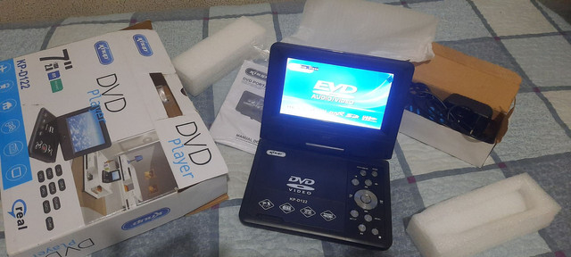 Vendo ou troco DVD Portátil R$ 250,00