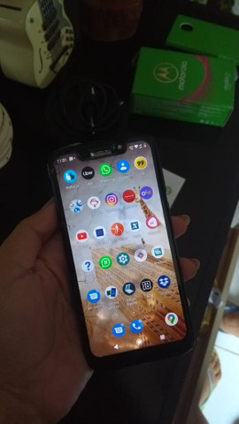 Celular moto g7 play leia o anúncio