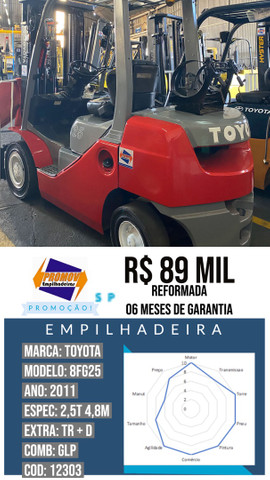 Empilhadeira Toyota 8FG25 2012 triplex com deslocador reformada