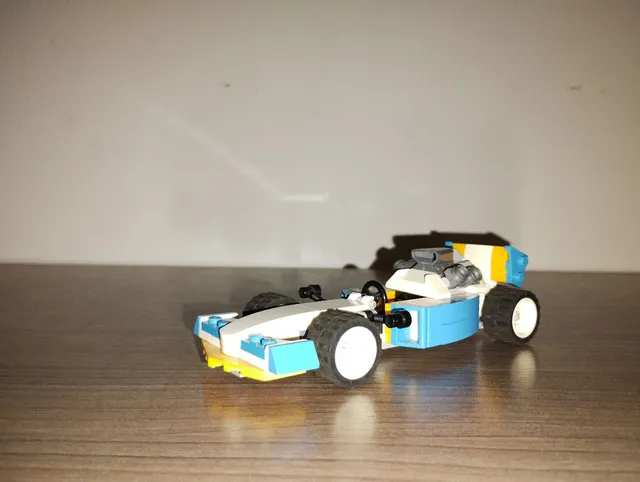 LEGO Creator 3-in-1 - Carro de Corrida de Rua