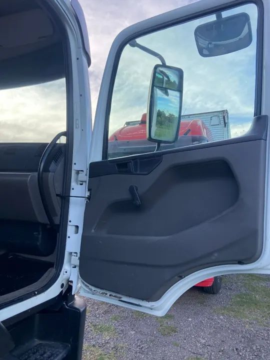 Caminhão VW 17280 Constellation - Ano 2016 - C/ Compactador - Foto 11