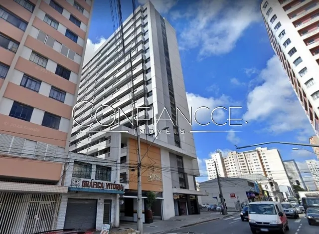 Sala comercial mobiliada para locação no Centro de Curitiba/PR | Confiancce Imóveis