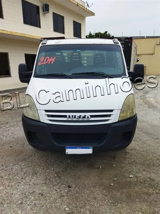 Iveco 55C16 ano 2011 carroceria de madeira 3,80 metros - Foto 2