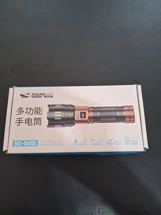 Lanterna de LED Smiling Shark SD-5251