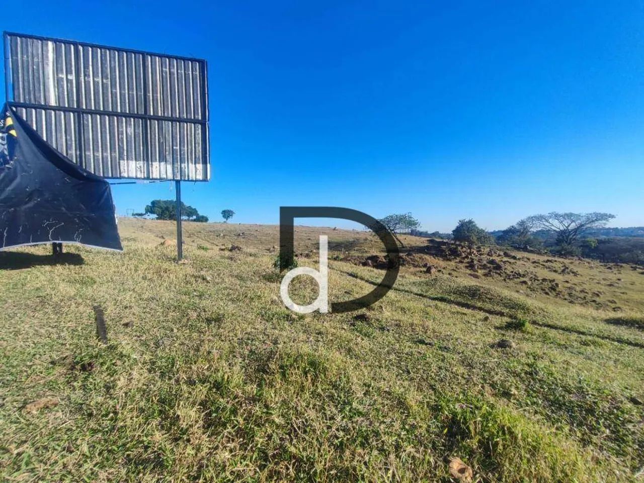 Terreno centro Vinhedo, 1032m2, declive