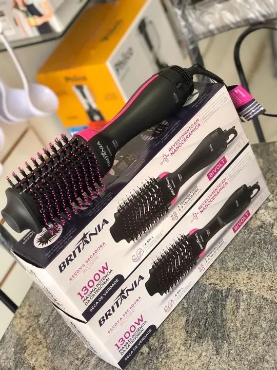 Escova secadora seca, alisa e modela