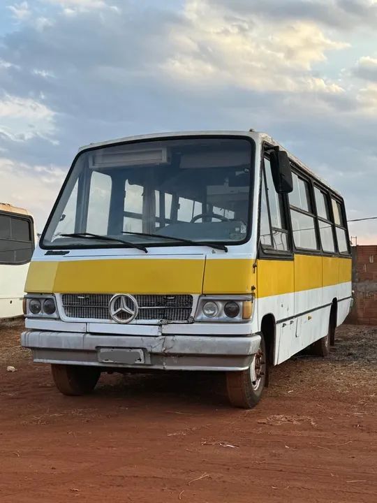 Micro ônibus Mercedes-Benz 