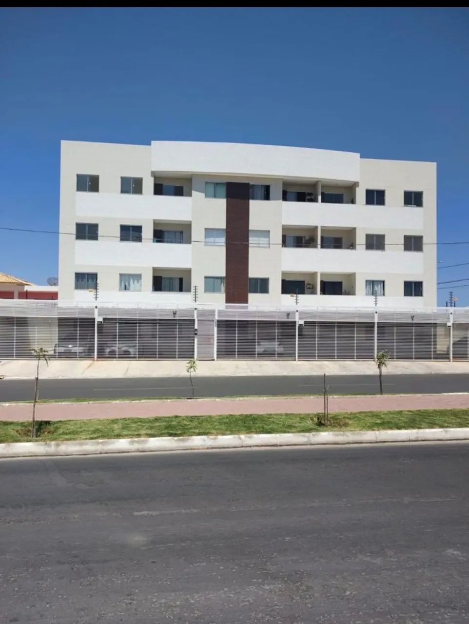 Alugo ótimo apartamento com 3 quartos (1 suíte) no Caminho do Sol. Venha morar bem