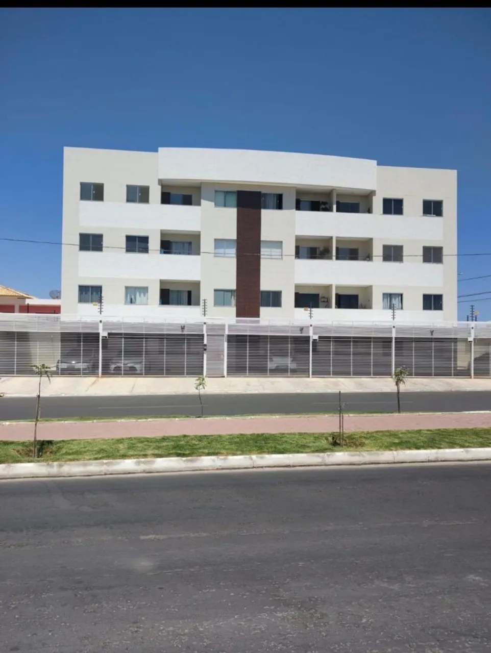 Alugo ótimo apartamento com 3 quartos (1 suíte) no Caminho do Sol. Venha morar bem