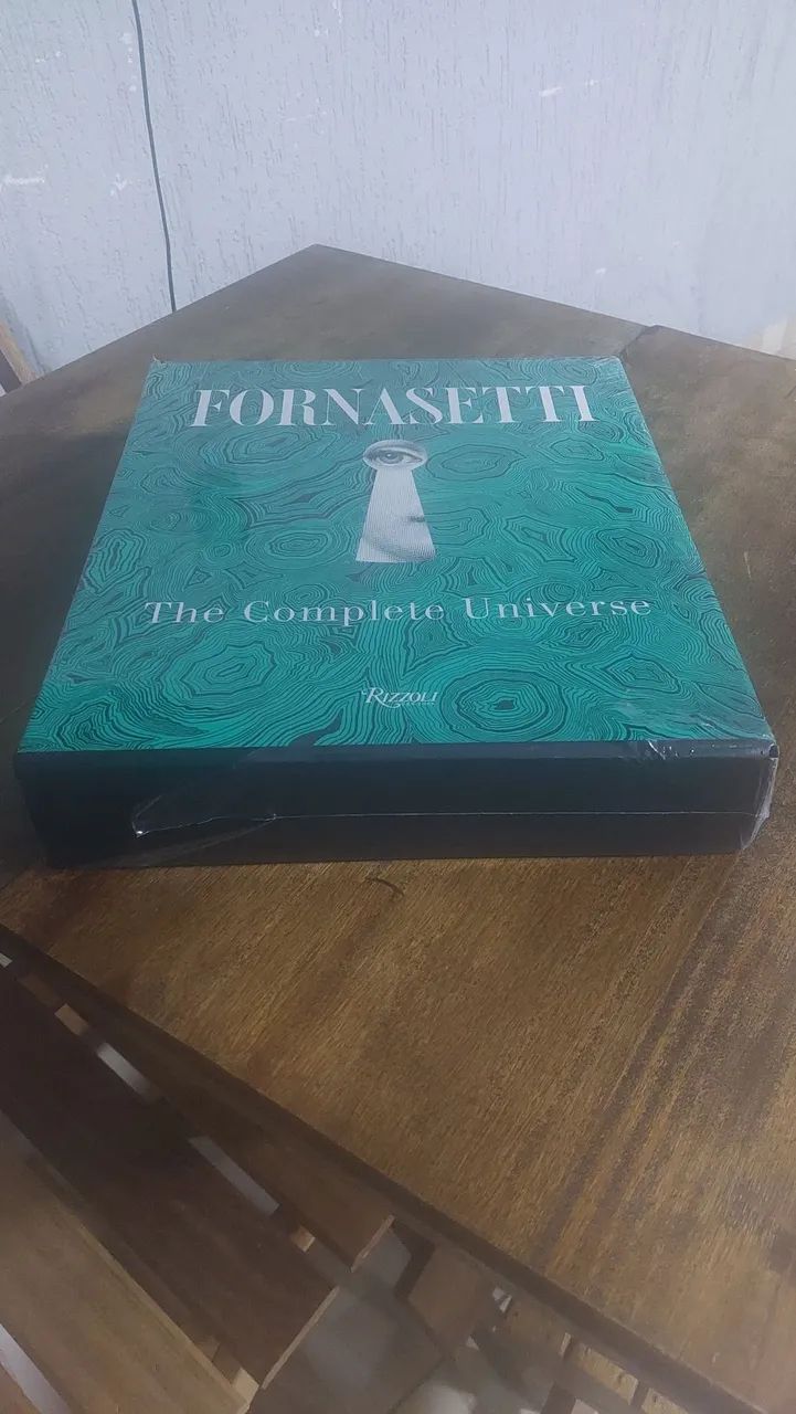 Livro Fornasetti: The Complete Universe - Foto 3