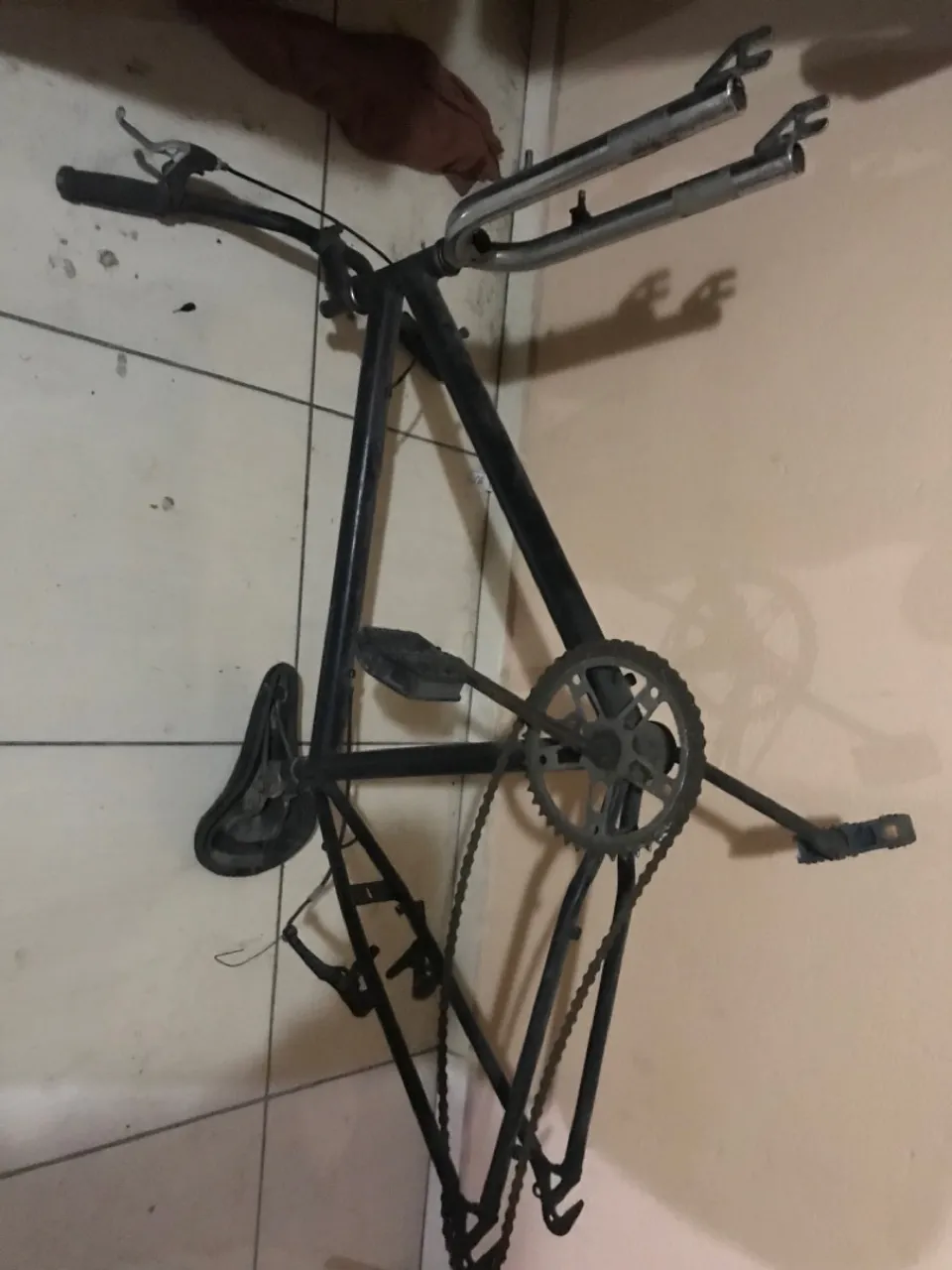 Bicicleta antiga para restauração