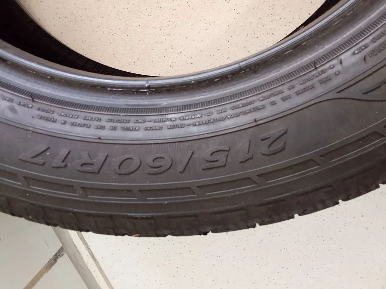 02 Pneus 215 60 R17 - Foto 2