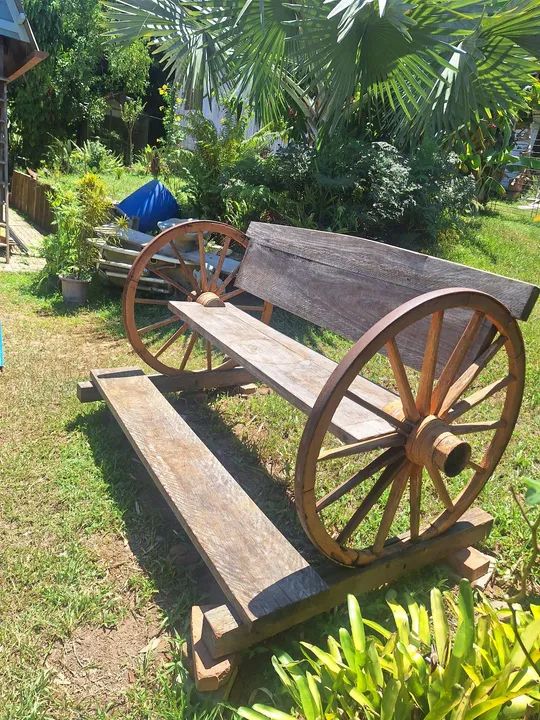 Banco de madeira rústico para jardim