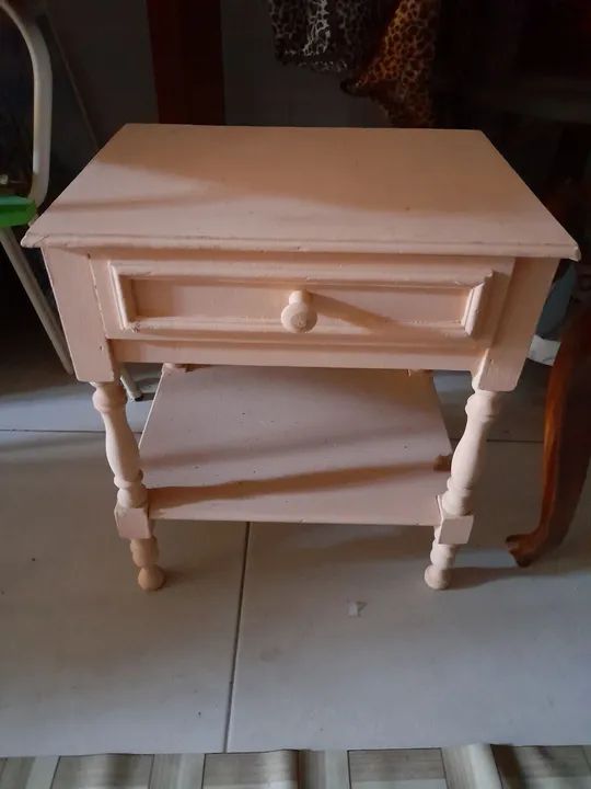 Mesa de Cabeceira Rosa