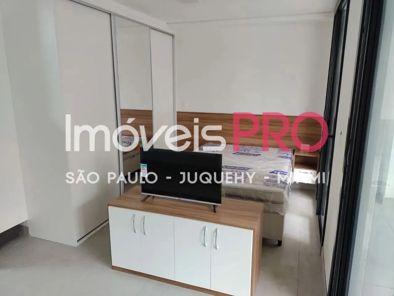 STUDIO MOEMA -42 M - QUARTO -SALA E BANHEIRO-SACADA- PREDIO COM LAZER !!