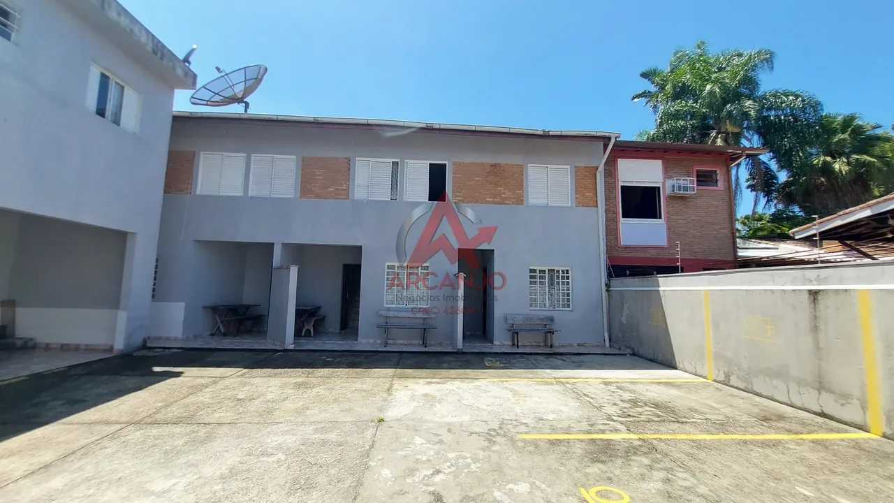 Sobrados individuas 02 quartos, próximo a praia ,área total 378m²