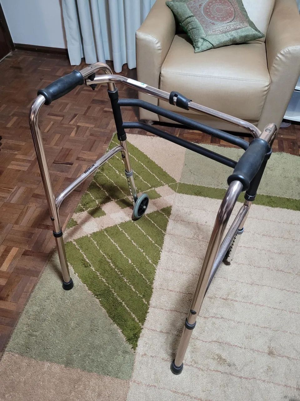Andador com Rodas - Facilidade e Mobilidade - Foto 2