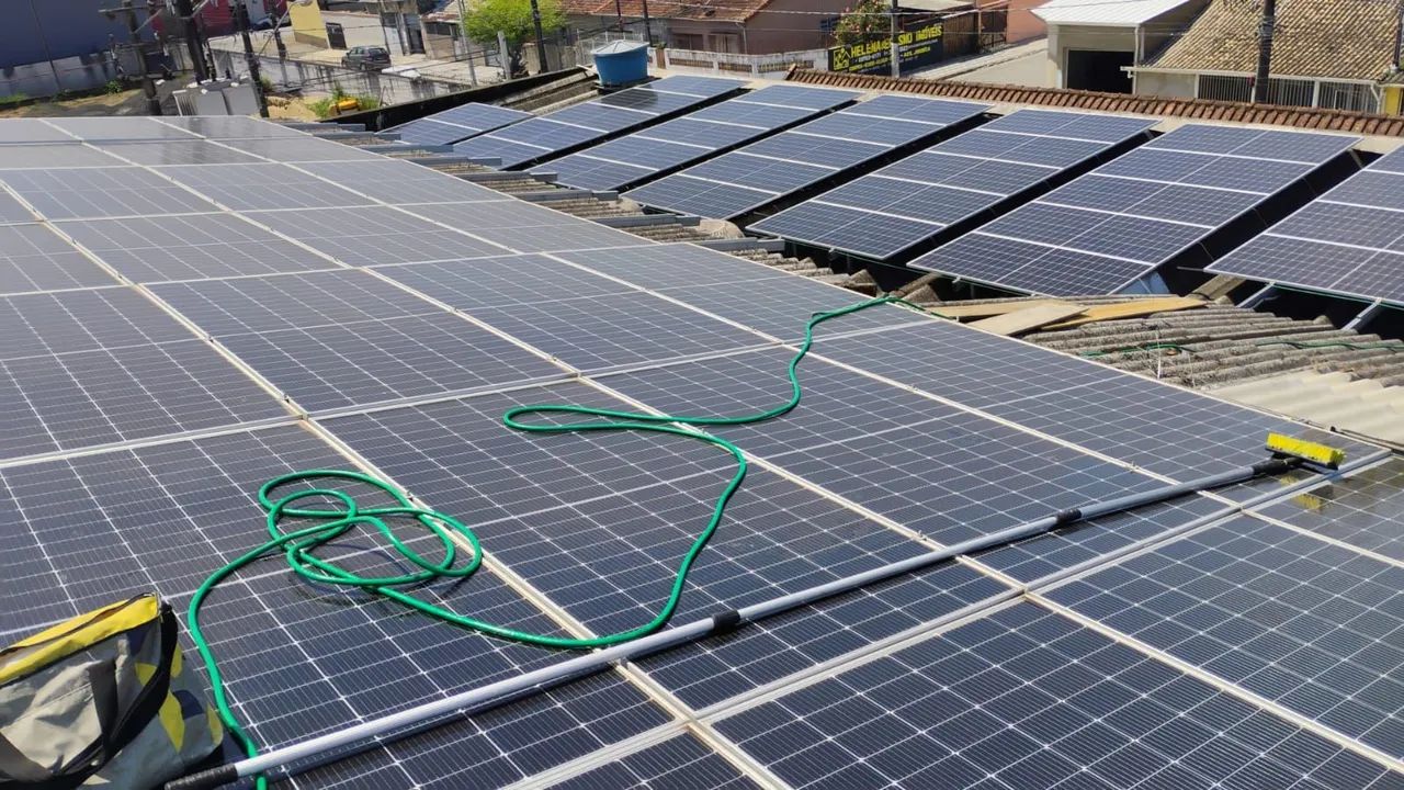 LIMPEZA E MANUTENÇÃO EM PAINEL E PLACA SOLAR 