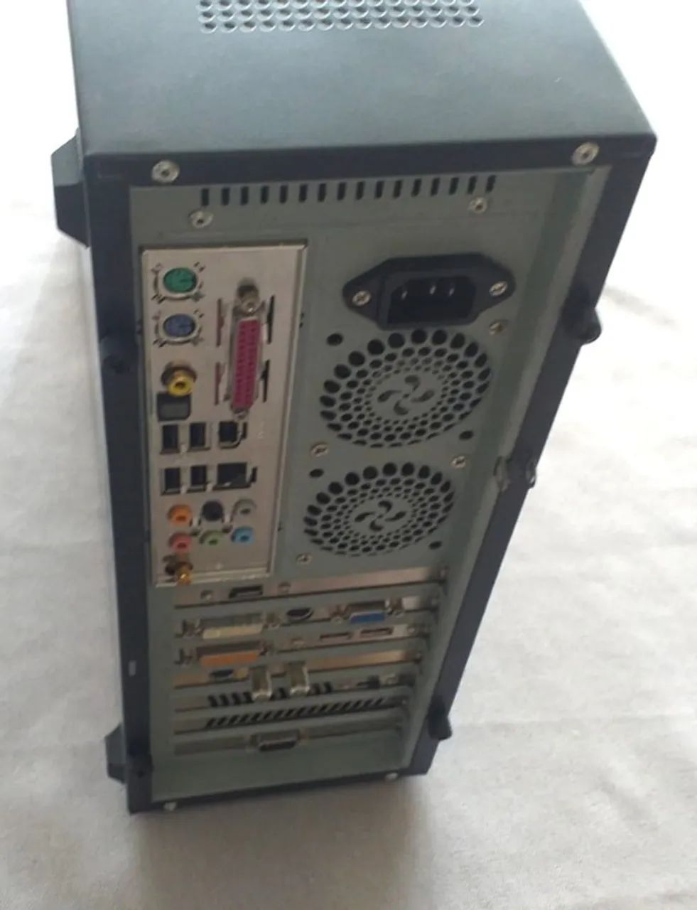 CPU marca CoupDen modelo Future Dreamers, praticamente sem uso - Foto 5