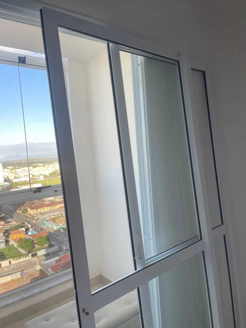 Porta Alumínio com Vidro para Varanda
