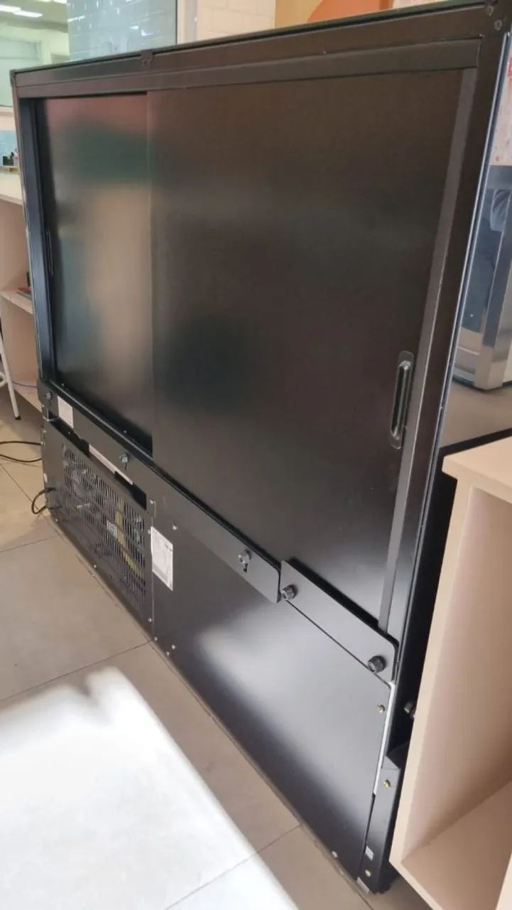 Vitrine refrigerada Gelopar para exposição bolos e alimentos - Foto 5