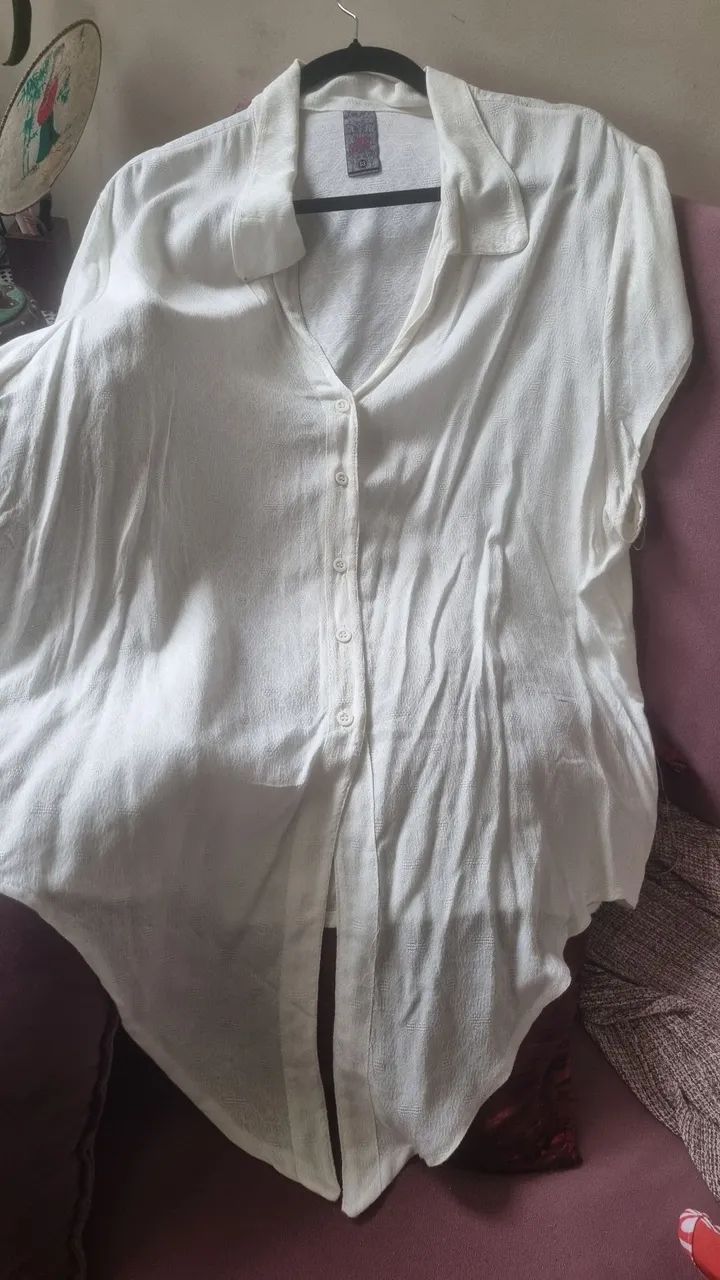 Blusa branca de viscose com nó - Foto 2