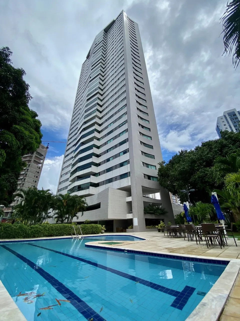 Apartamento com 240m2, 4 suítes, 4 vagas, Moura Dubeux, com vista livre para o Caxangá Gol