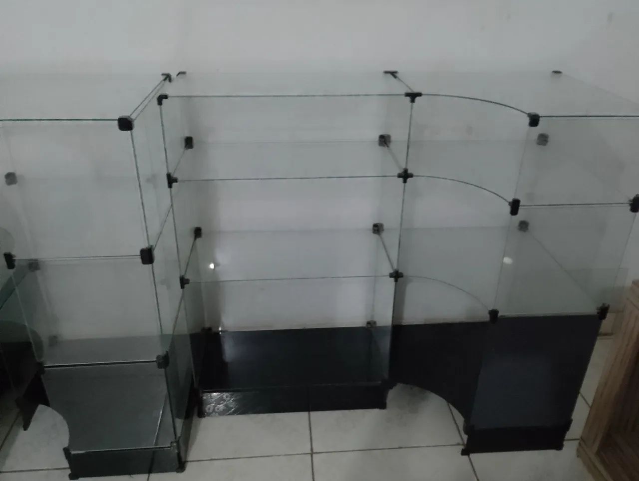 Expositor de vidro para comércio.