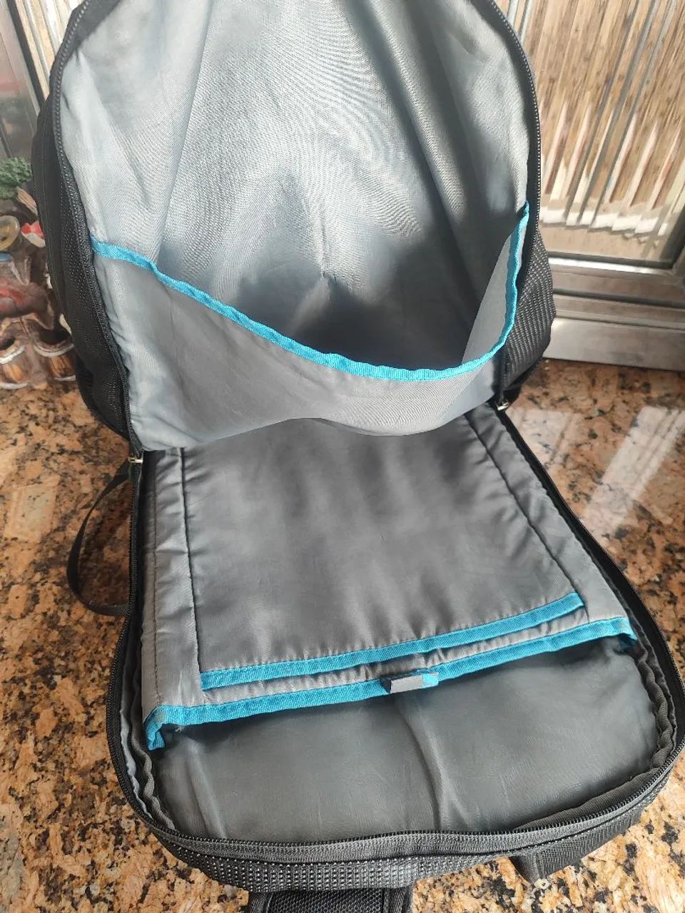 Mochila Thule Original diversos compartimentos ( leia o anúncio) - Foto 3