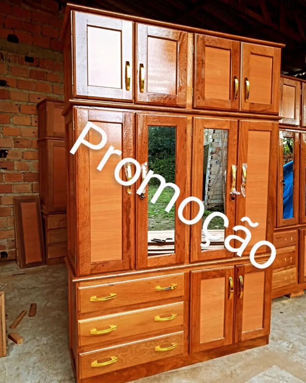 Guarda-Roupa de Madeira com Espelho - Promoção!