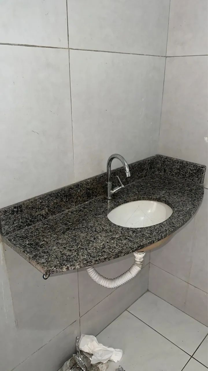 bancada de marmore com pia, dou torneira de brinde 