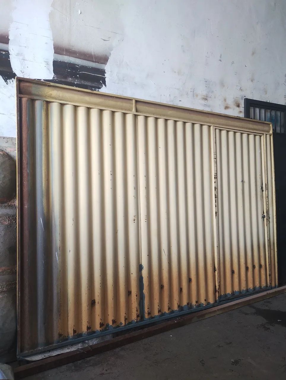 Vende se portão usado 64840842111747121