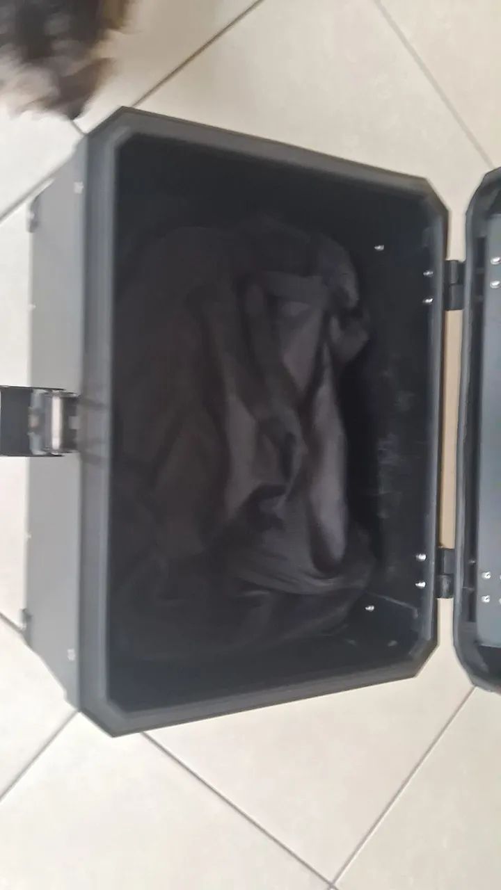 Baú Roncar Super Adventure 48L com a base universal para adaptar no bagageiro  - Foto 4