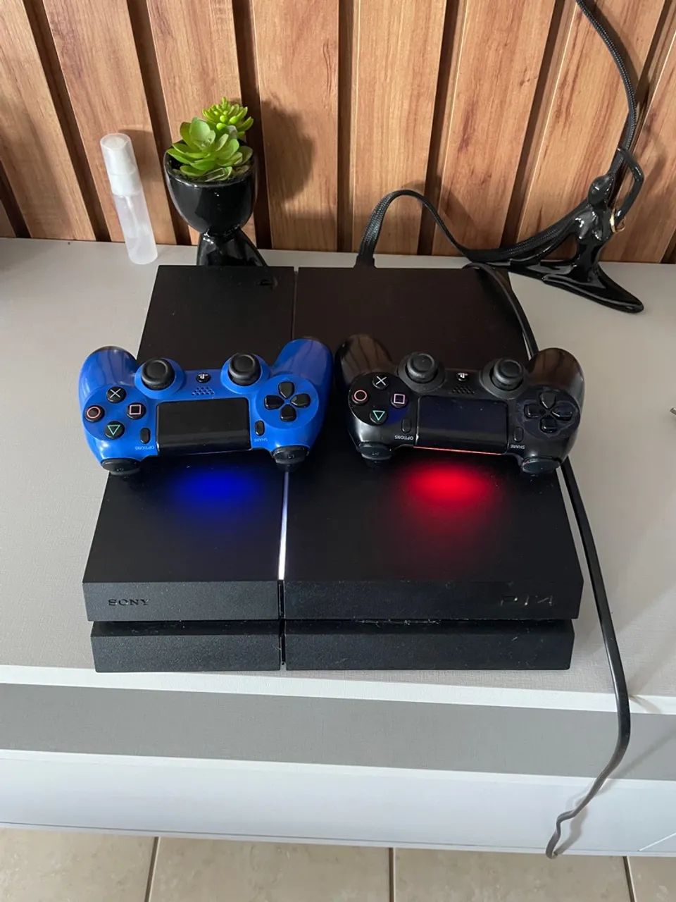 Playstation 4 C/ 2 controle + 3 jogos