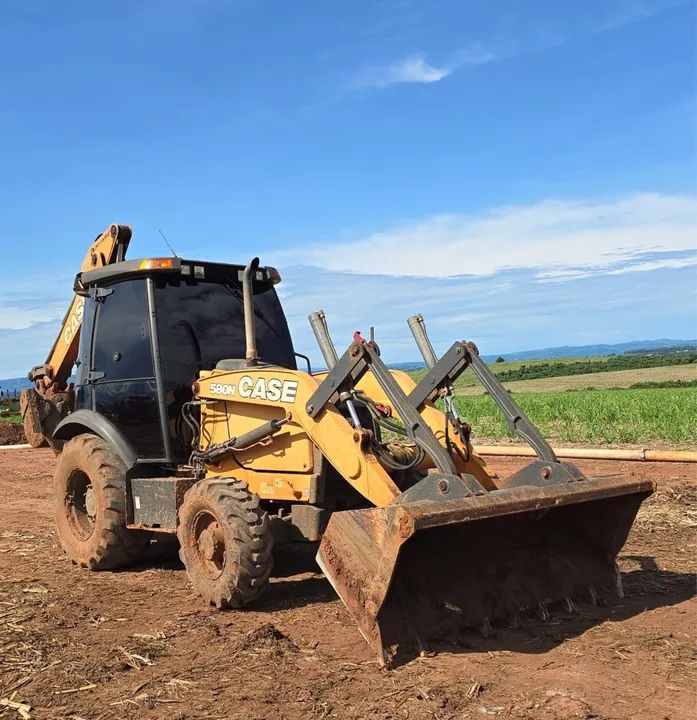 Vendo Retroescavadeira Case 580N ano 2020