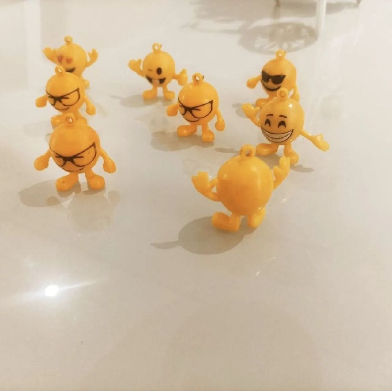 Lote Miniaturas dos Emojis - Brinquedos colecionáveis - Foto 2