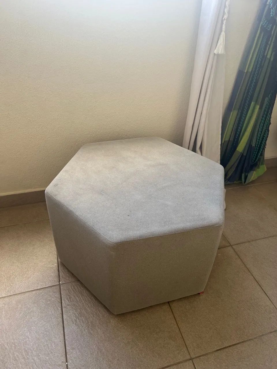 Puff Hexagonal Cinza - Foto 2