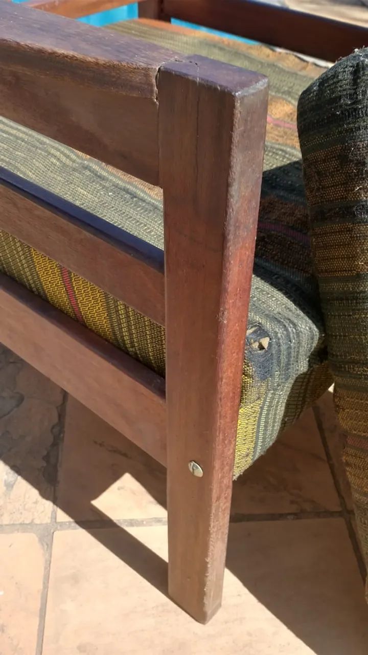 POLTRONA USADA EM MADEIRA SUCUPIRA - Foto 4