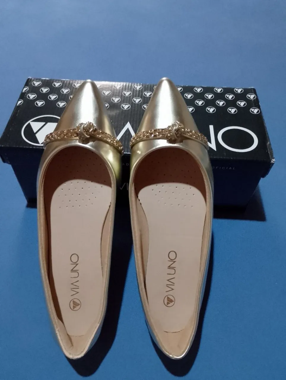 Sapatilha Dourada Via Uno - Elegância e Conforto
