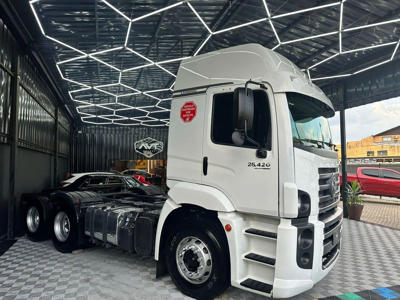 25.420 CONSTELLATION 6X2 2P (DIESEL)(E5)  BRANCA 2014/2014 - Foto 4