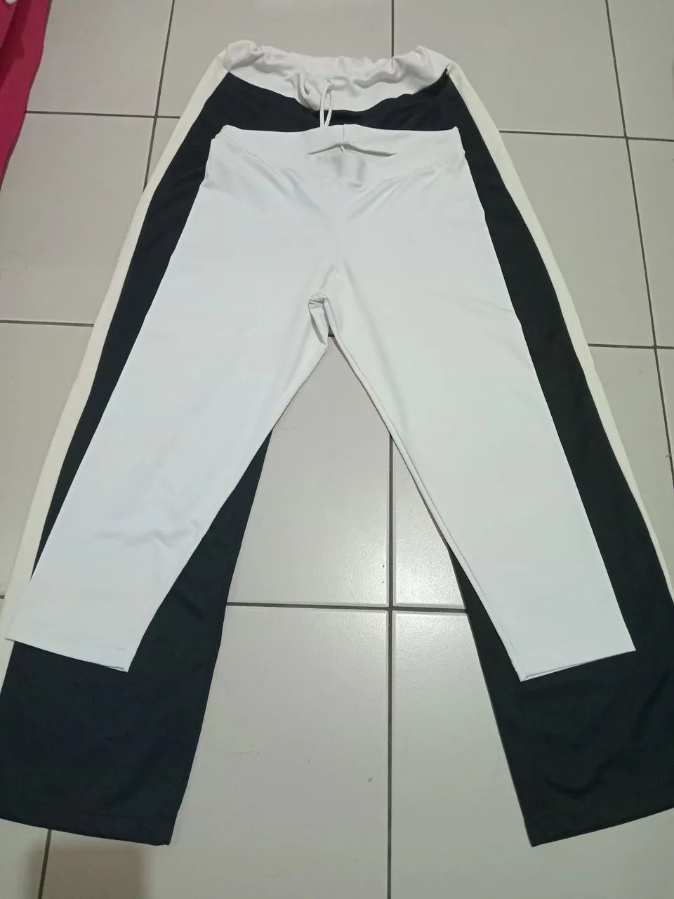 Calça Legging Branca e Calça de Academia Preta