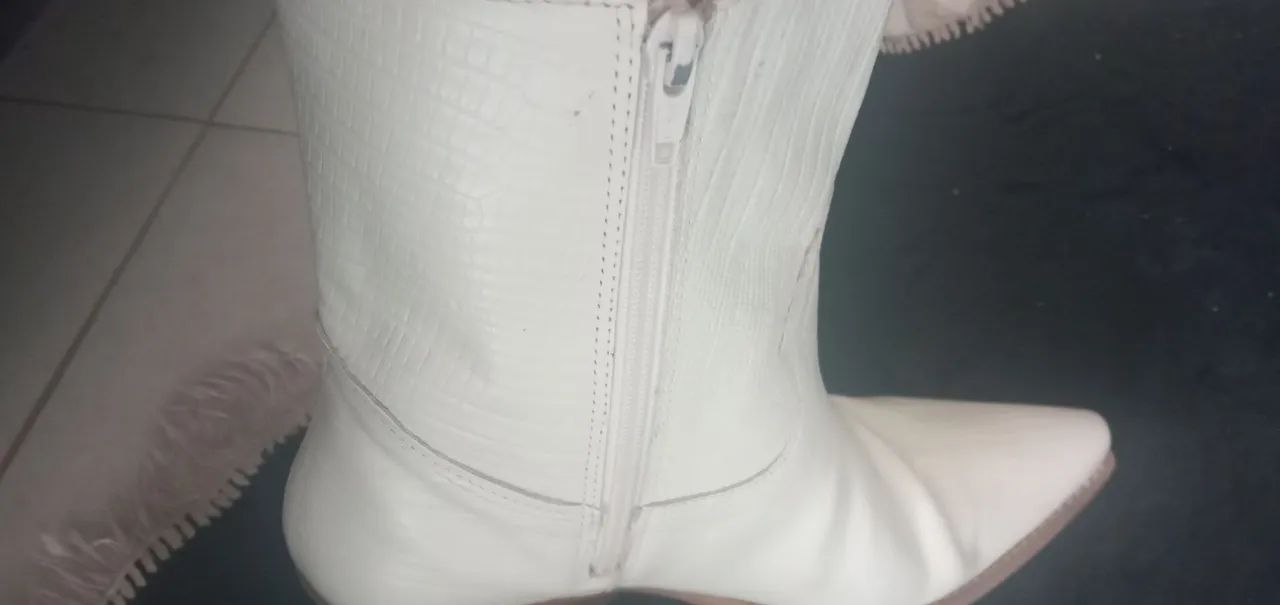 Bota Branca Feminina Cano Curto - Foto 4