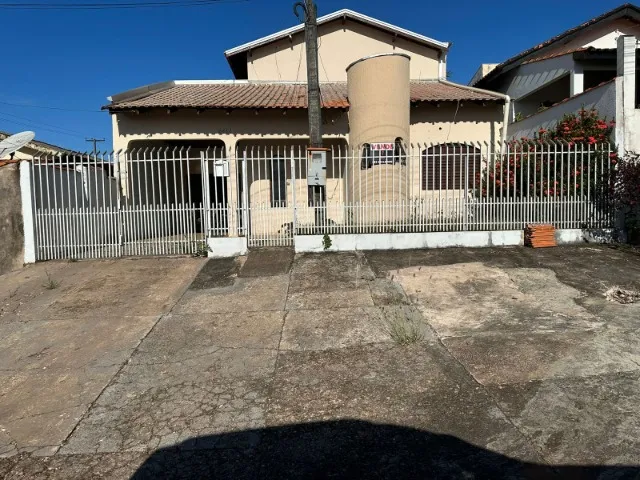 OTIMA CASA A VENDA PROXIMO AO CENTRO NA RUA JOSE DE ALENCAR COM AV JUSCIMEIRA, CACOAL/RO