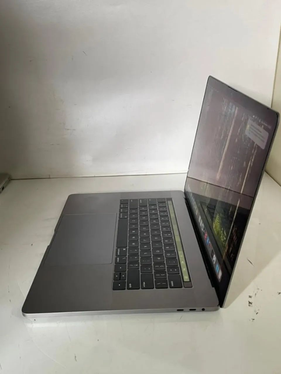 MacBook本体 Apple MacBook Pro A1990 32GB DDR4 512GB 1-3uo7krrlot.jpg